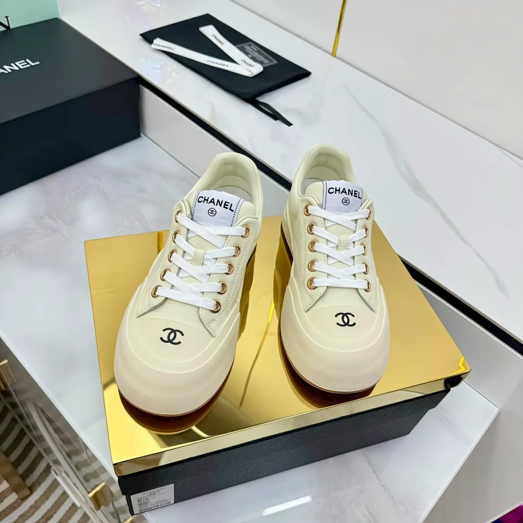 👟👟Ex-factory price 600👟👟 Chanel bread shoes ~ original calfskin panda shoes Chanel 25C latest hot style panda black and white sports shoes casual sneakers Xiaoxiang hot item classic black and white panda color coco girls must pay Fabric: original custom mixed sheepskin lining: original imported breathable mesh lining outsole: Original molded rubber + TPU combination Size: Women's 35-41 👉 👉 👉